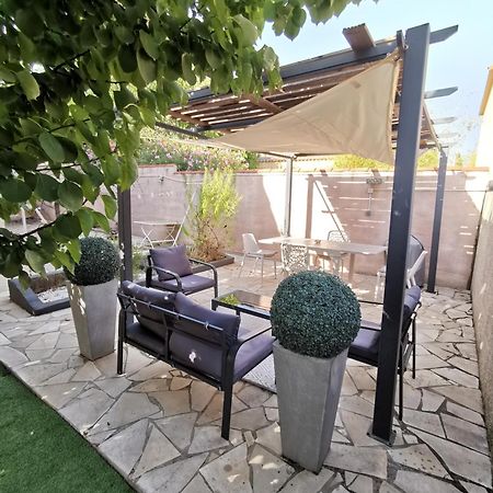 Gites Avec Grande Piscine Et Sa Terrasse Privative Bernis Экстерьер фото
