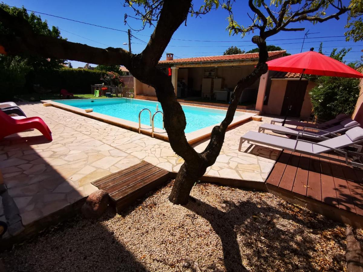 Gites Avec Grande Piscine Et Sa Terrasse Privative Bernis Экстерьер фото