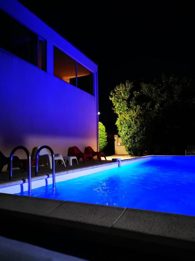 Gites Avec Grande Piscine Et Sa Terrasse Privative Bernis Экстерьер фото