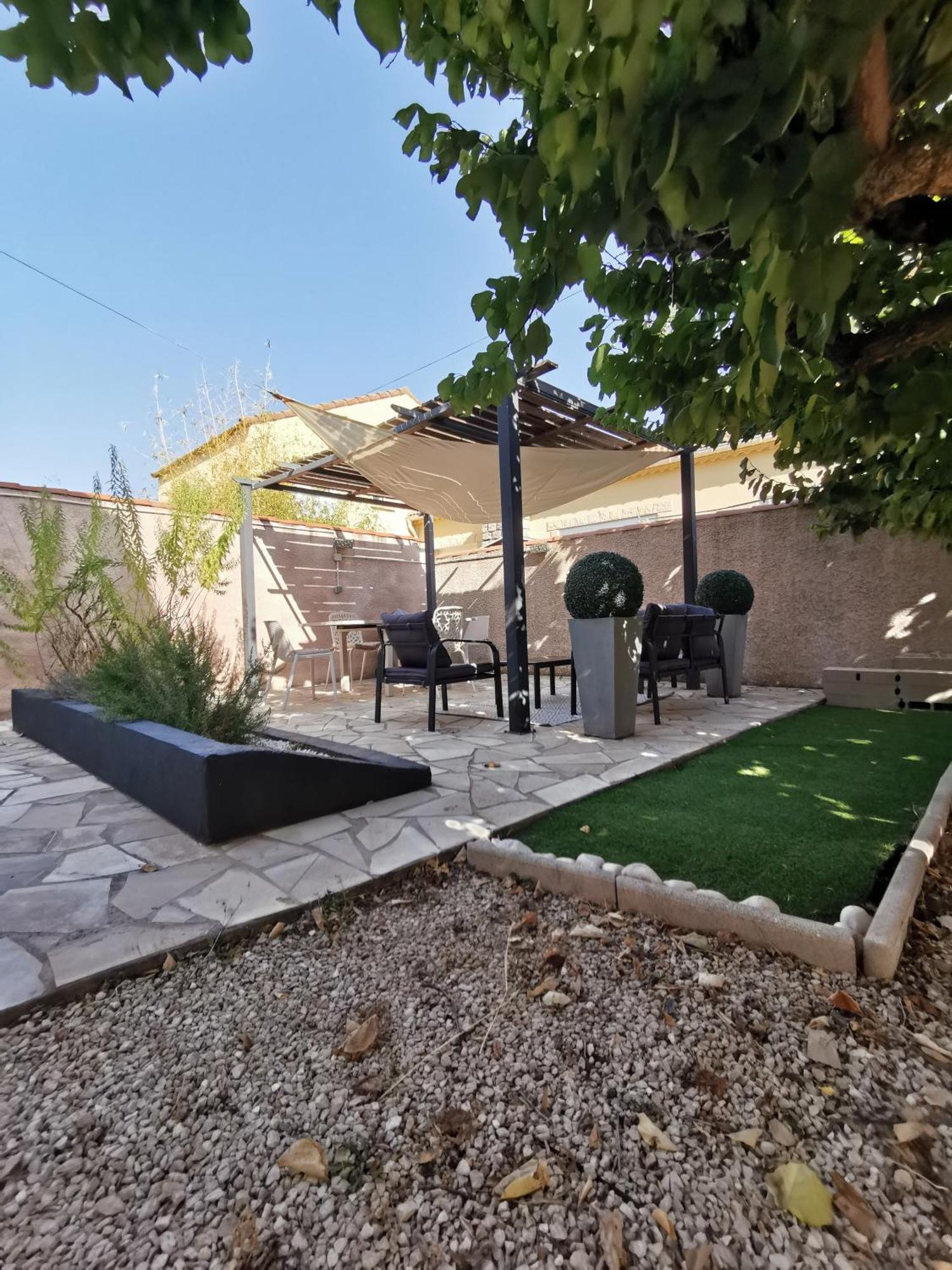 Gites Avec Grande Piscine Et Sa Terrasse Privative Bernis Экстерьер фото